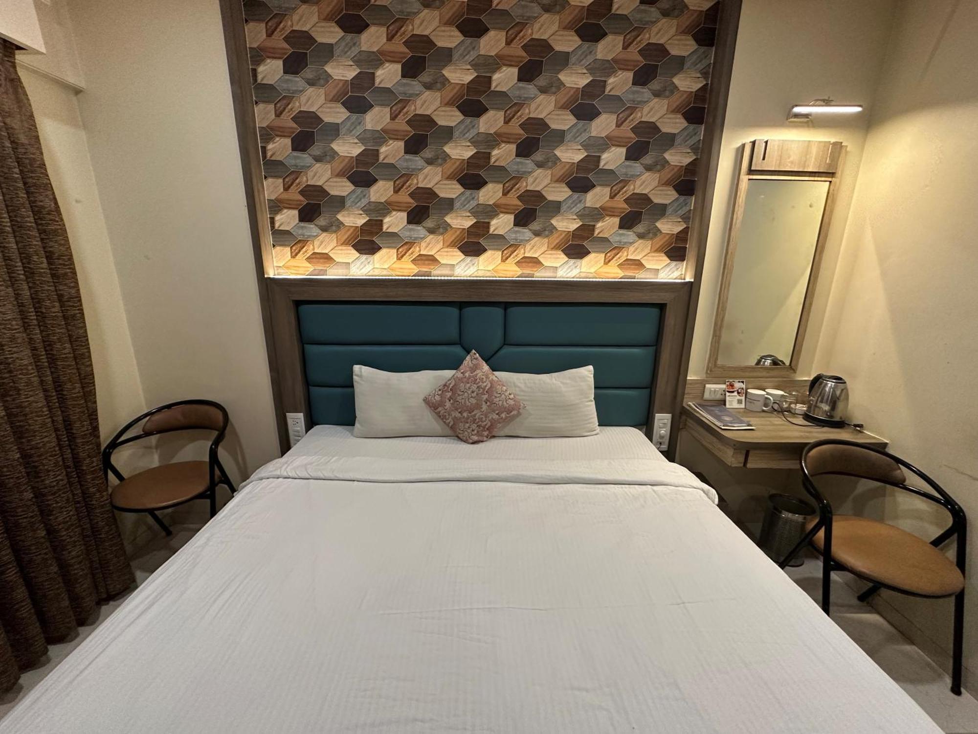 Srikrishna Paradise Hotel Thane Navi Mumbai Экстерьер фото