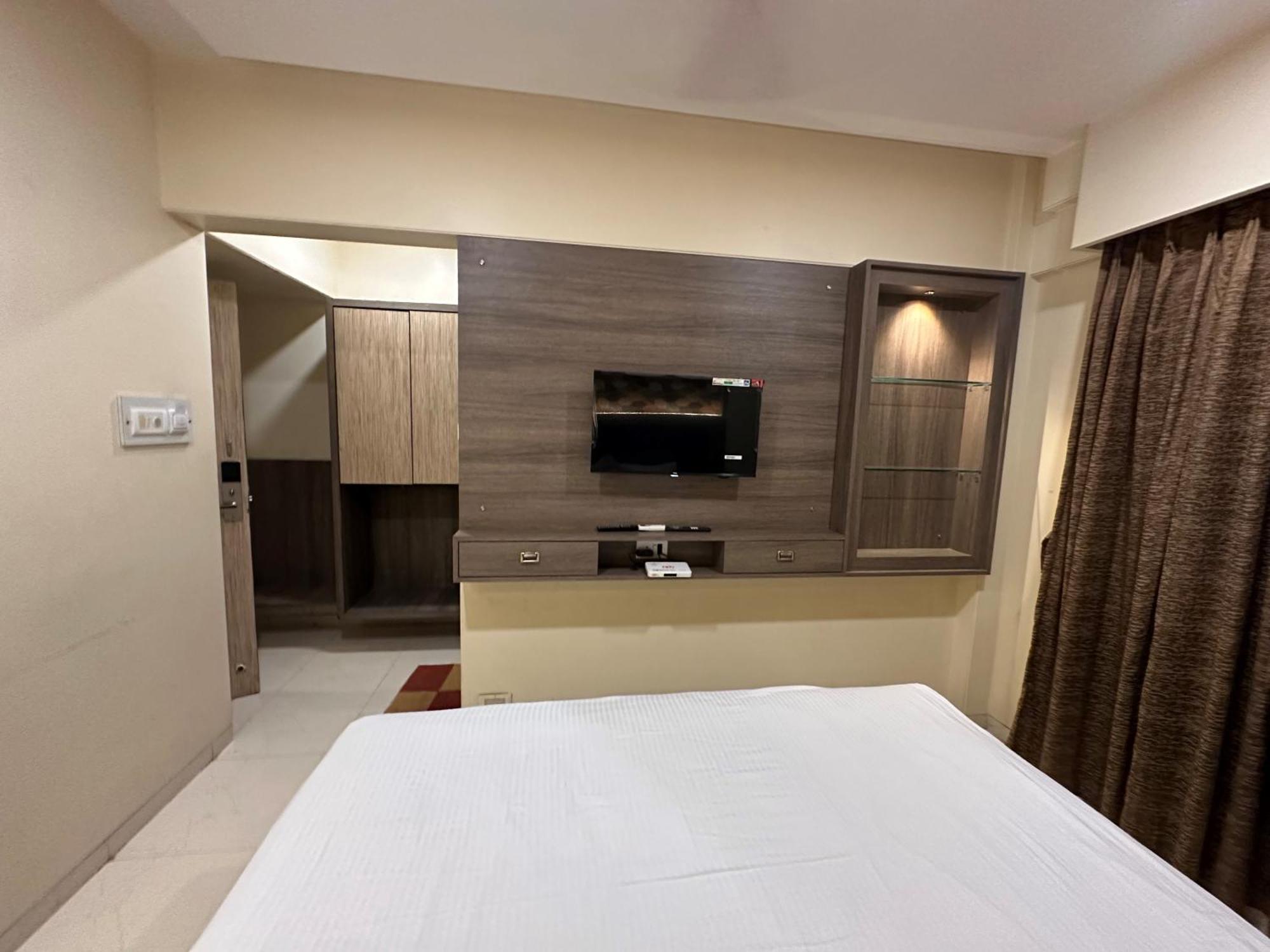 Srikrishna Paradise Hotel Thane Navi Mumbai Экстерьер фото