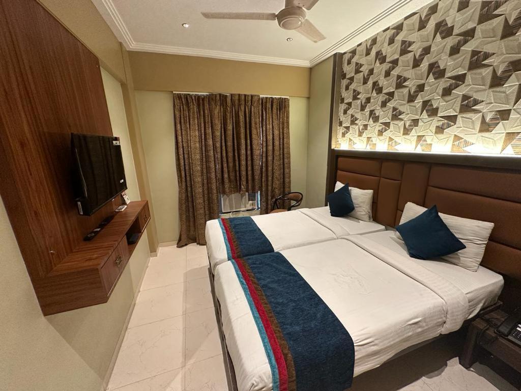 Srikrishna Paradise Hotel Thane Navi Mumbai Экстерьер фото