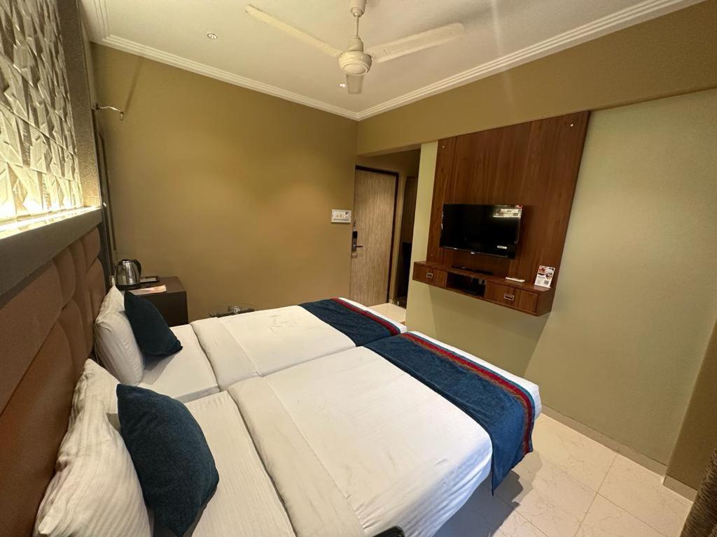 Srikrishna Paradise Hotel Thane Navi Mumbai Экстерьер фото